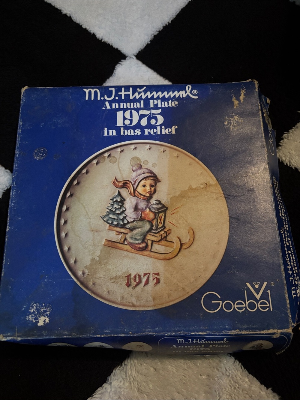 Goebel White and Blue M.J. Hummel 1975 Annual Plate Backstamp